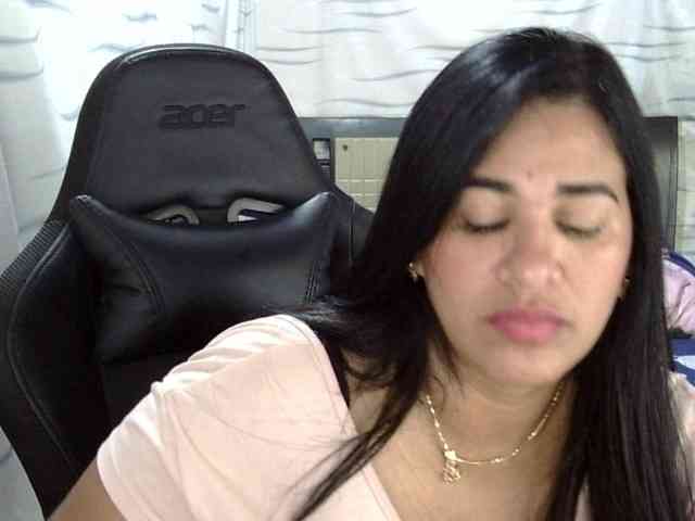 Letty33 webcam