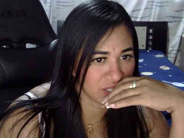 Letty33 webcam