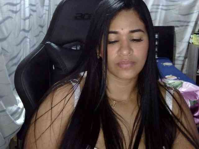 Letty33 webcam