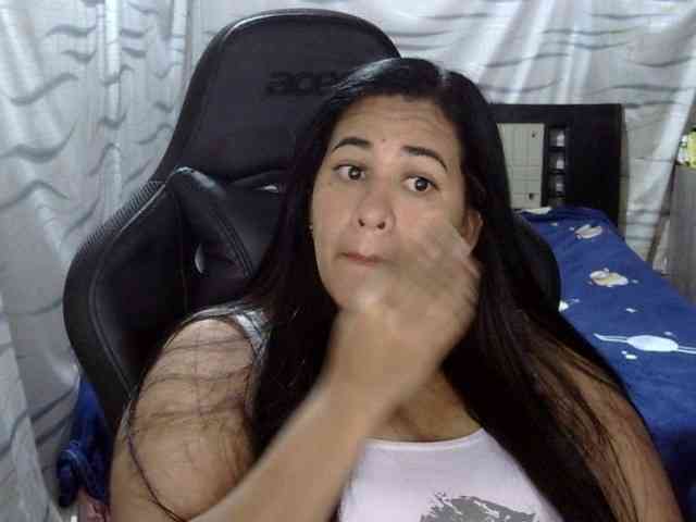 Letty33 webcam
