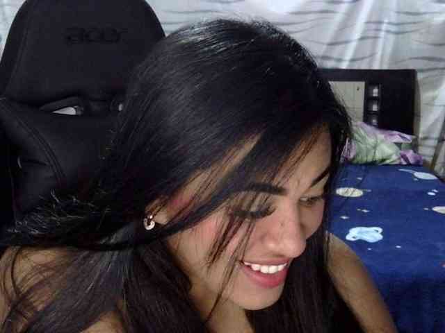 Letty33 webcam