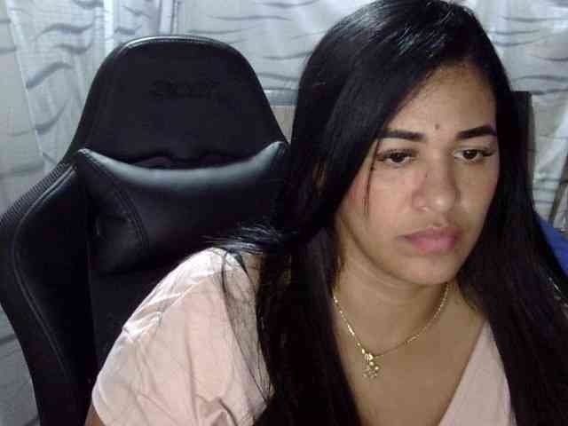 Letty33 webcam