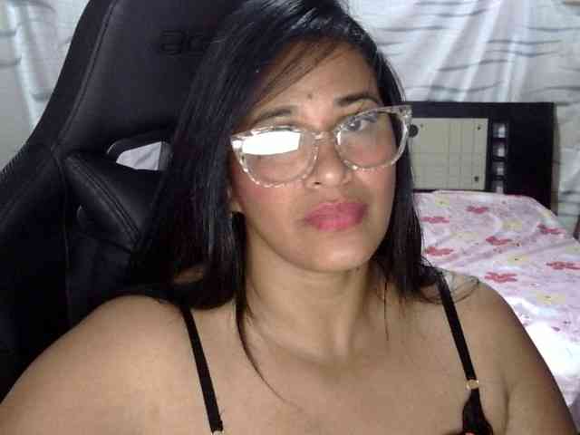 Letty33 webcam