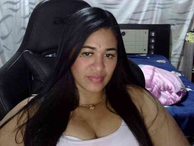 Letty33 webcam
