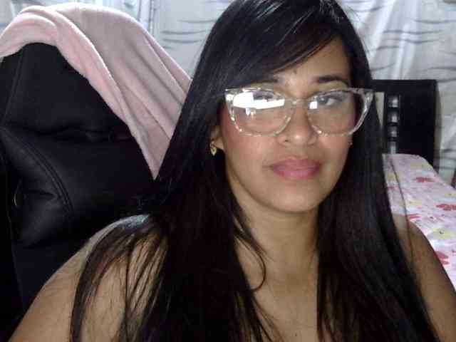 Letty33 webcam