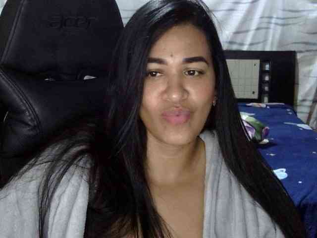 Letty33 webcam