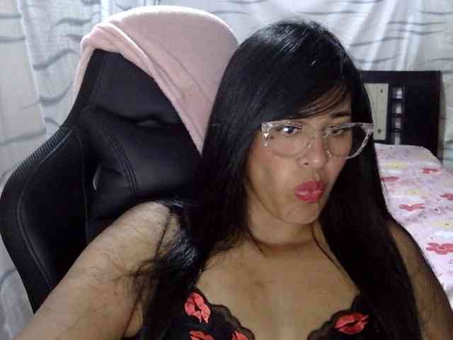 Letty33 webcam