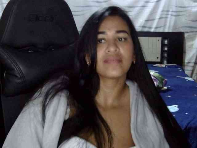 Letty33 webcam
