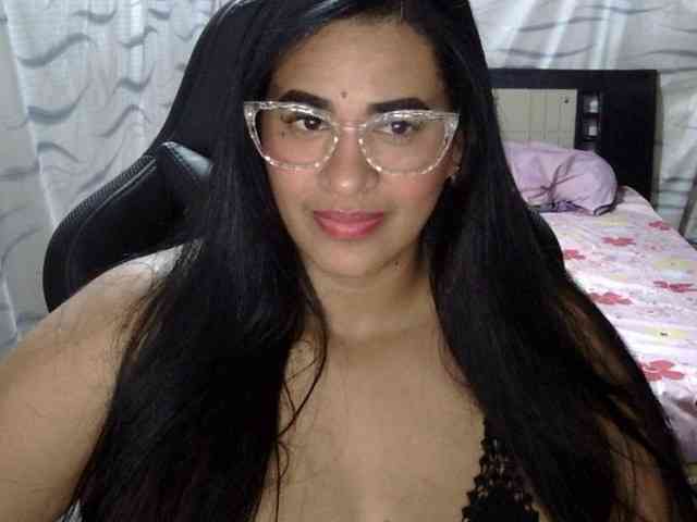 Letty33 webcam