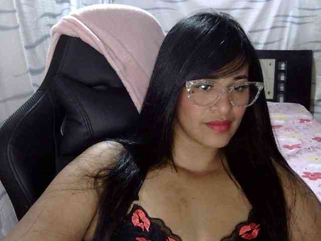 Letty33 webcam