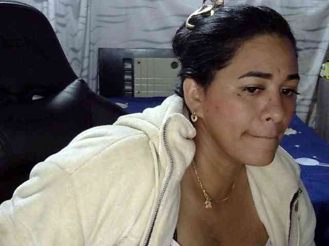 Letty33 webcam