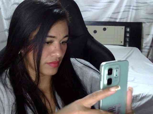 Letty33 webcam