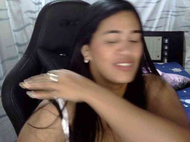 Letty33 webcam