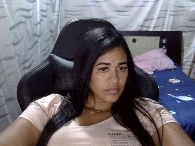 Letty33 webcam