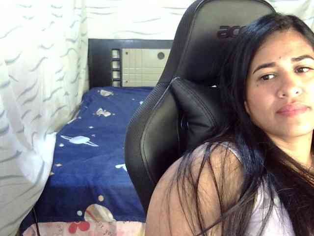 Letty33 webcam
