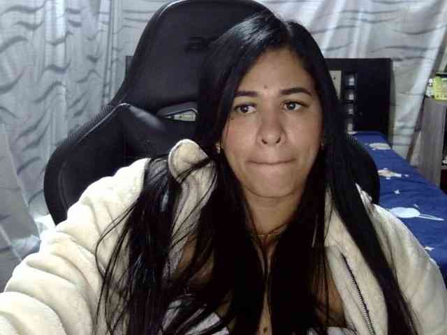 Letty33 webcam