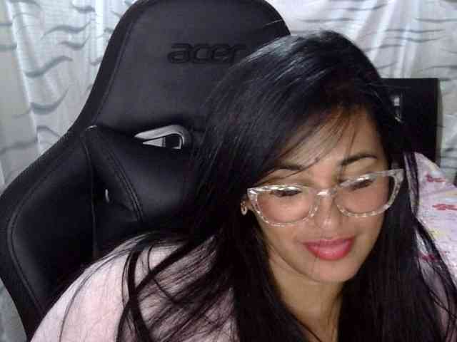 Letty33 webcam