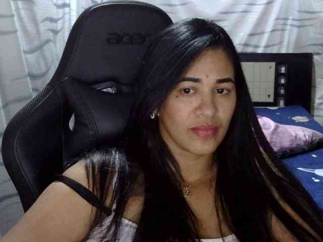 Letty33 webcam