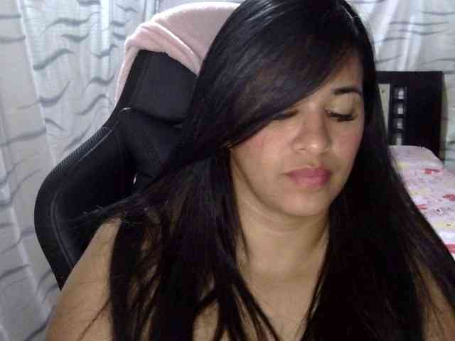 Letty33 webcam