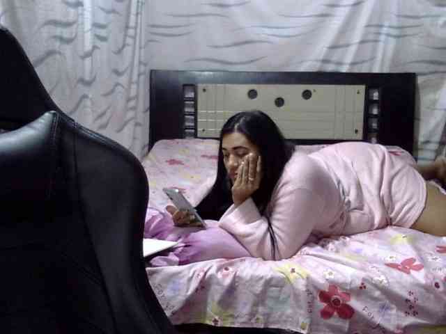 Letty33 webcam