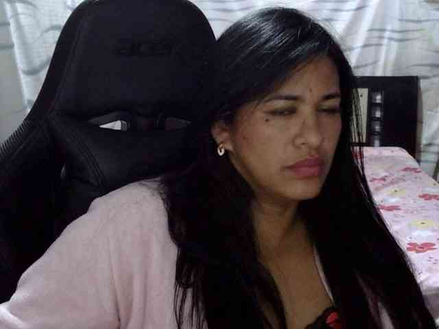 Letty33 webcam