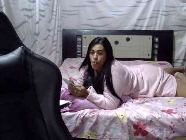 Letty33 webcam