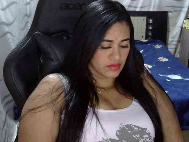 Letty33 webcam