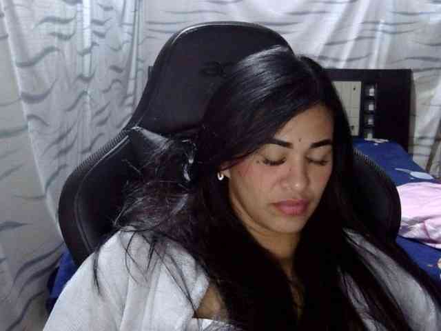 Letty33 webcam