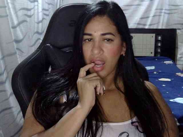Letty33 webcam