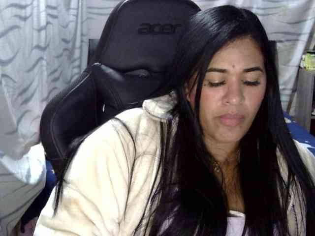 Letty33 webcam