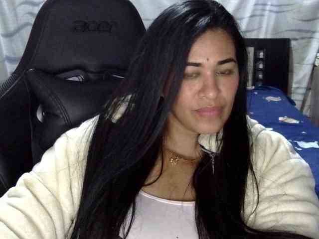 Letty33 webcam