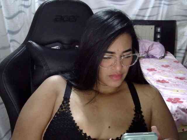 Letty33 webcam