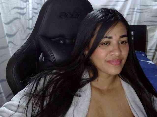 Letty33 webcam