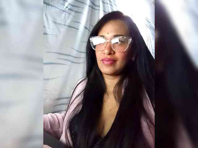 Letty33 webcam