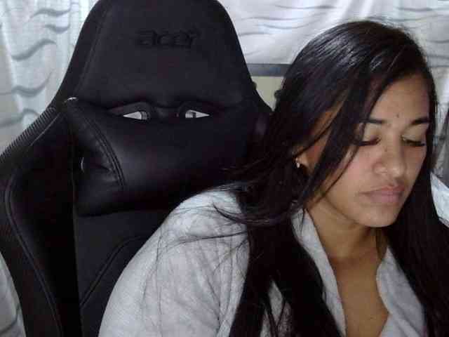 Letty33 webcam