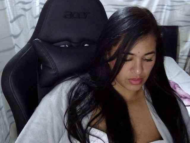 Letty33 webcam