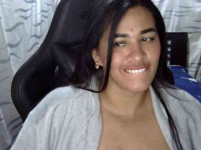 Letty33 webcam