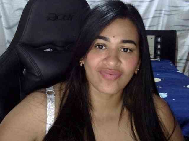Letty33 webcam
