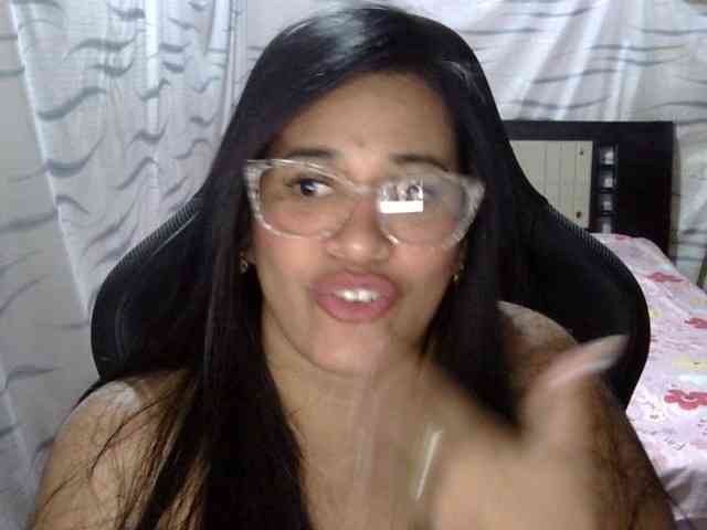 Letty33 webcam