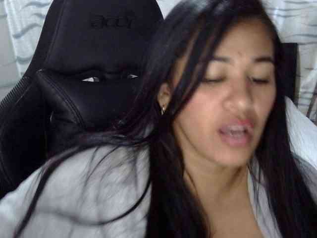 Letty33 webcam