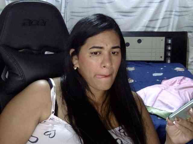 Letty33 webcam