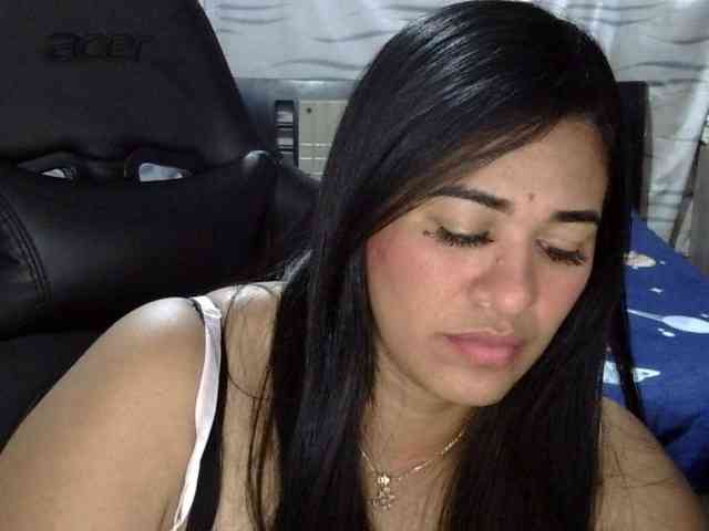 Letty33 webcam