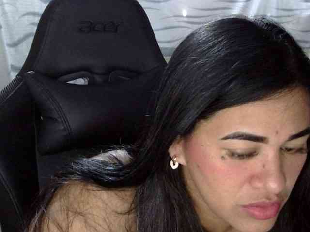 Letty33 webcam
