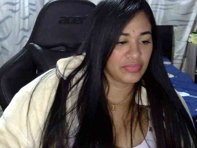 Letty33 webcam