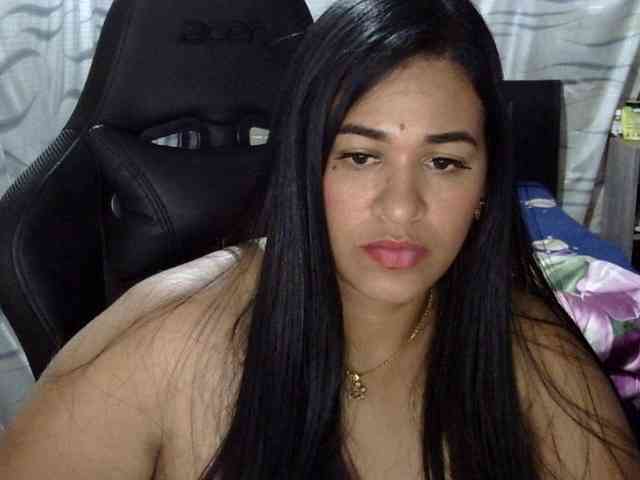 Letty33 webcam