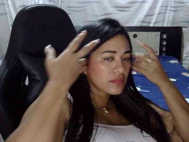 Letty33 webcam