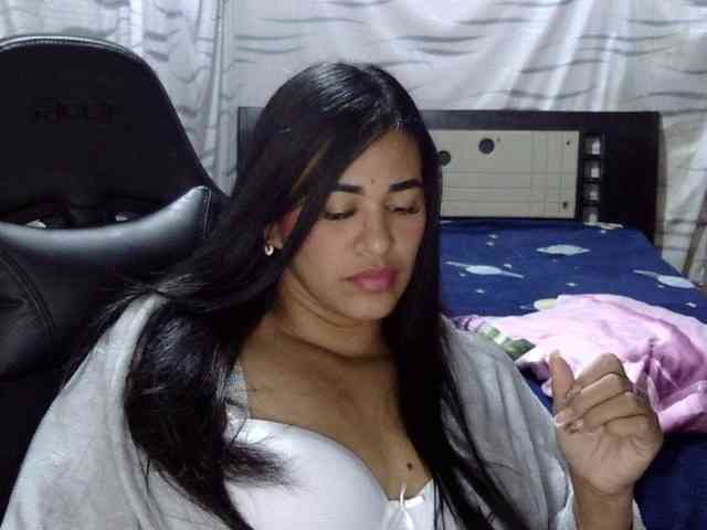 Letty33 webcam