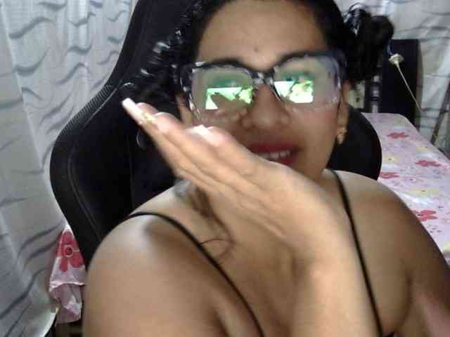 Letty33 webcam