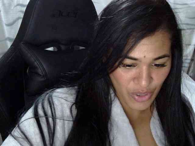 Letty33 webcam