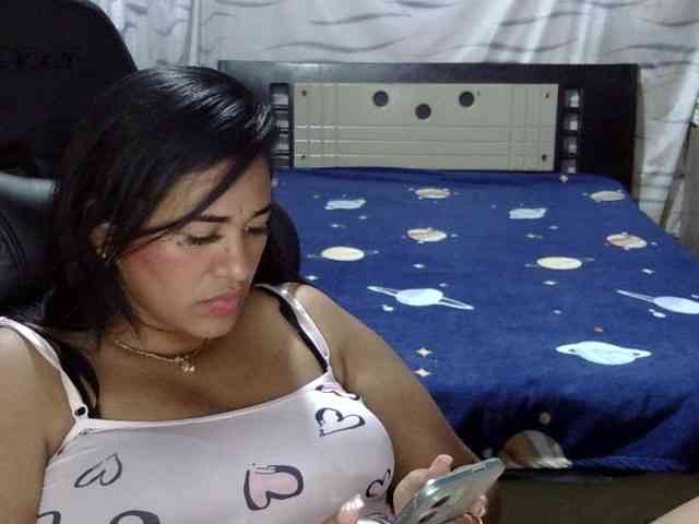 Letty33 webcam